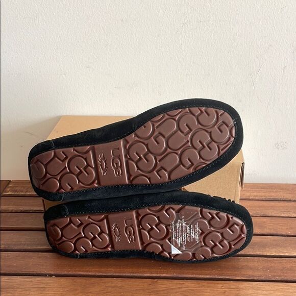 UGG Women's Dakota Slippers Black USA Women Size 7/UK 5/EU 38 - Picture 8 of 12